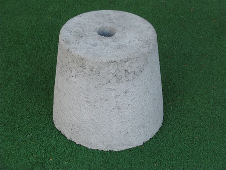 Fundament Mały_wysokość: 19 cm, średnica górna: 18 cm, średnica dolna: 22 cm, waga: 13 kg