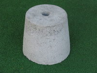 Fundament Mały_wysokość: 19 cm, średnica górna: 18 cm, średnica dolna: 22 cm, waga: 13 kg