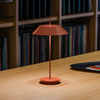 Vibia Mayfair Mini lampa stołowa LED z akumulatorem średnica 20c, wys. 38 cm terakota