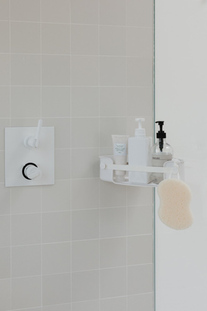 UMBRA półka narożna FLEX ADHESIVE biała