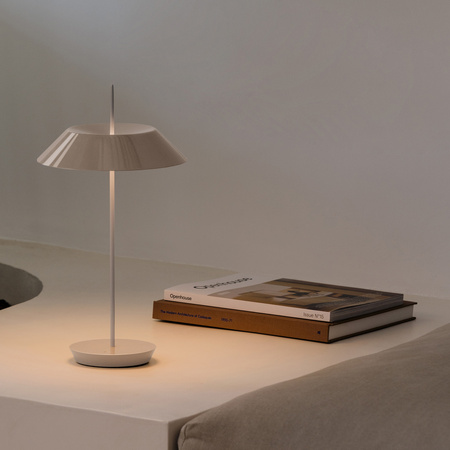 Vibia Mayfair Mini lampa stołowa LED z akumulatorem średnica 20cm wys. 38 cm bezowy