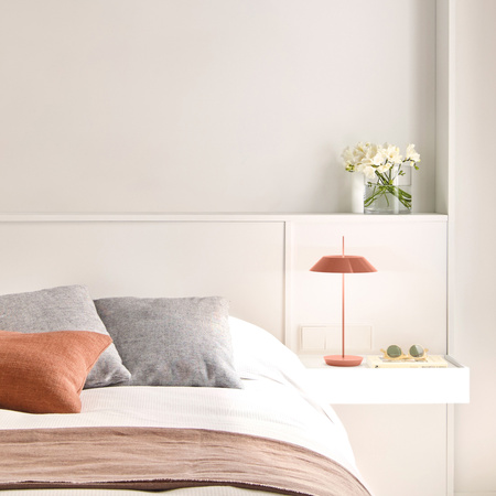 Vibia Mayfair Mini lampa stołowa LED z akumulatorem średnica 20c, wys. 38 cm terakota