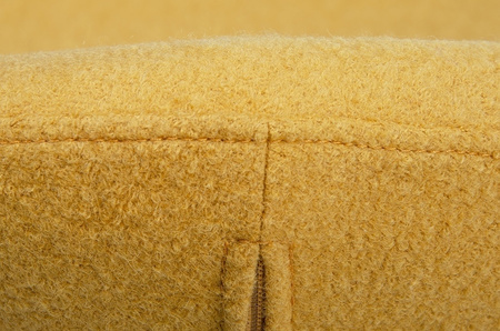 Podnóżek EGG SZEROKI musztardowy.13 - wełna, stal