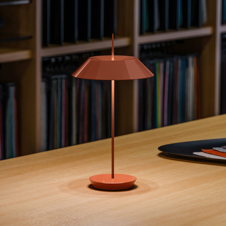 Vibia Mayfair Mini lampa stołowa LED z akumulatorem średnica 20c, wys. 38 cm terakota
