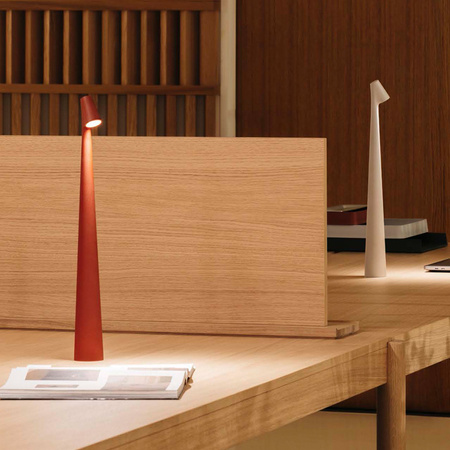 Vibia Africa lampa stołowa LED z akumulatorem 5 h 45 cm terracotta